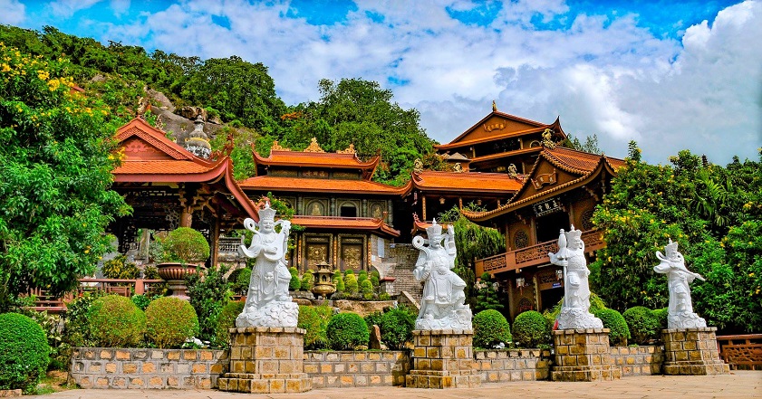 Visitors to Hang Pagoda often admire its stunning architecture