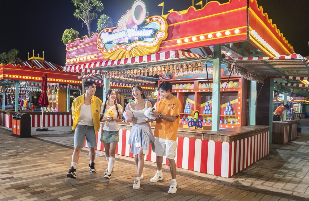 Vui chơi tại VinWonders Cửa Hội