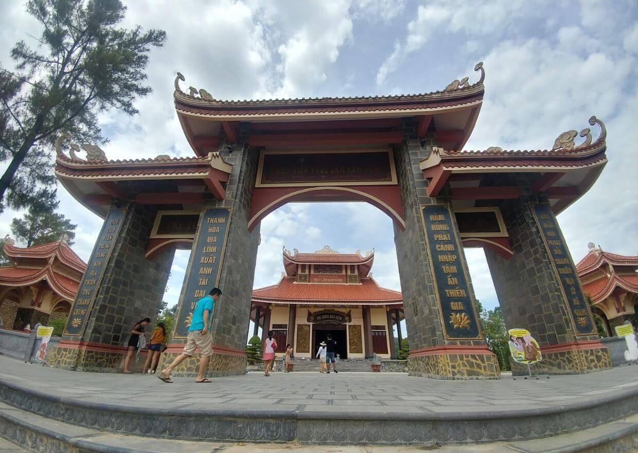 Cầu Hàm Rồng Thiền viện Trúc Lâm Hàm Rồng