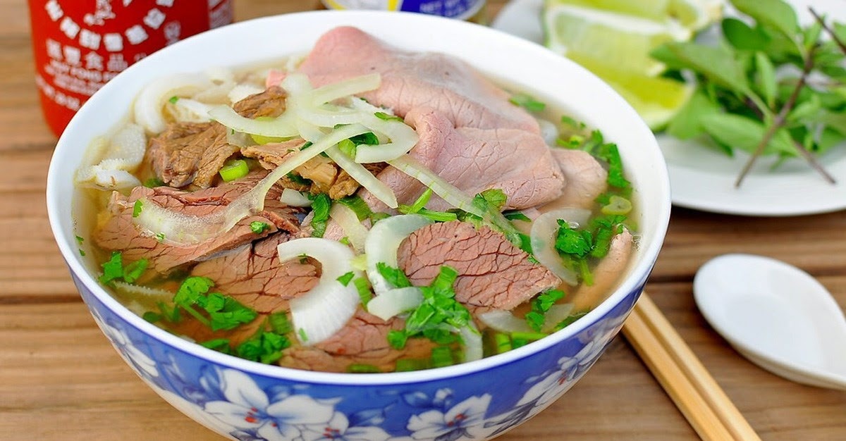 Món phở Quy Nhơn thơm ngon, nóng hổi nạp năng lượng cho cả ngày dài khám phá
