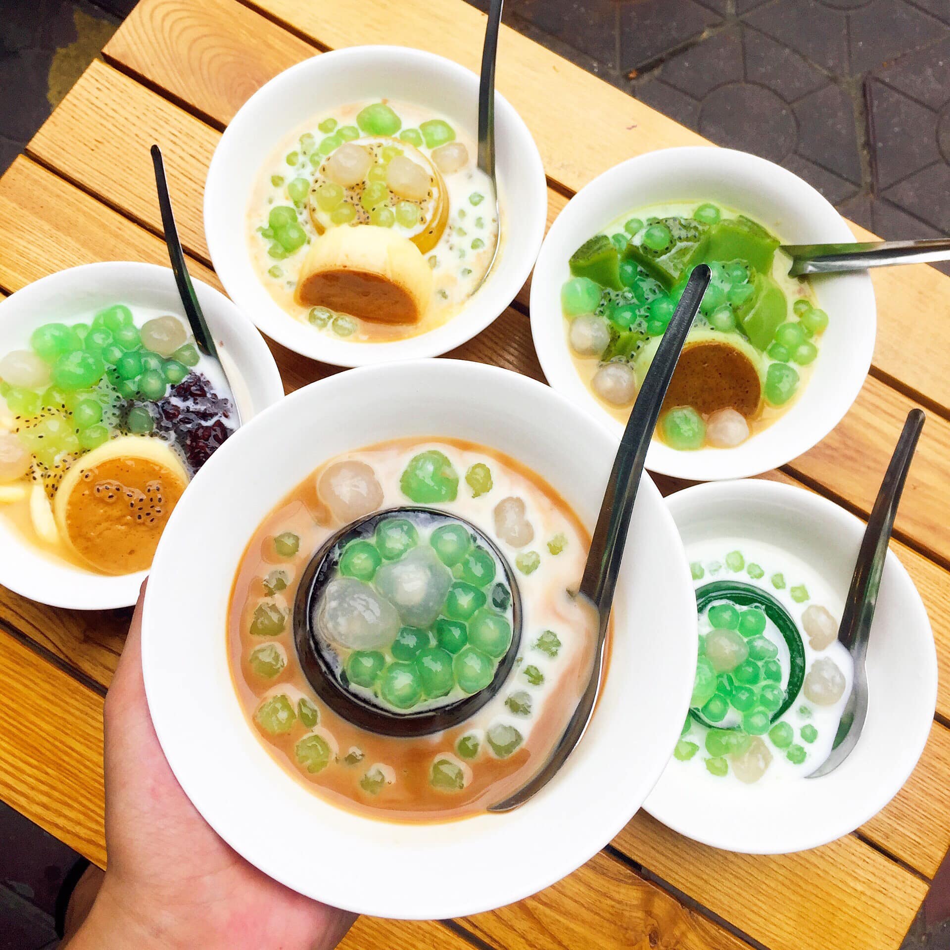 Ăn vặt Quảng Ngãi Mát lạnh cực đã với những món chè tại Ngọc Thạch quán