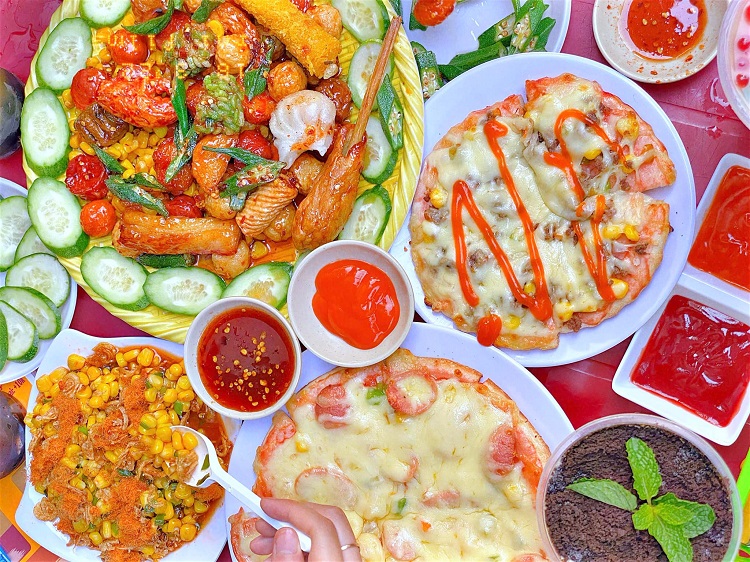 Thưởng thức pizza vỉa hè – món ăn vặt Quy Nhơn ngon nức tiếng