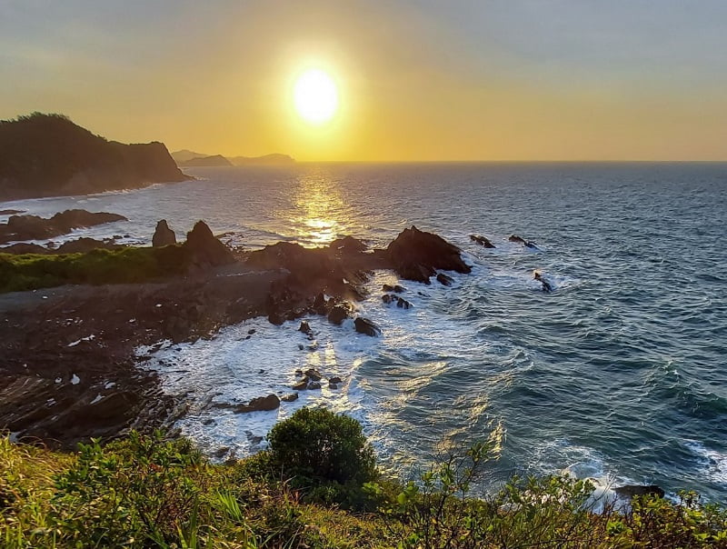 Bãi đá Cầu Mỵ Khung cảnh bình minh tuyệt đẹp tại bãi đá