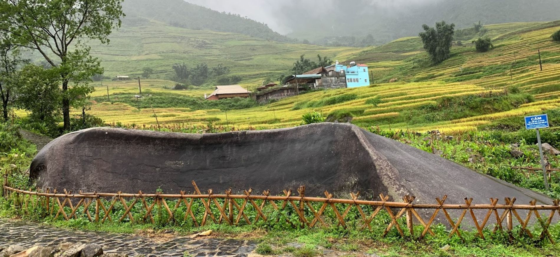 Bãi đá cổ Sa Pa