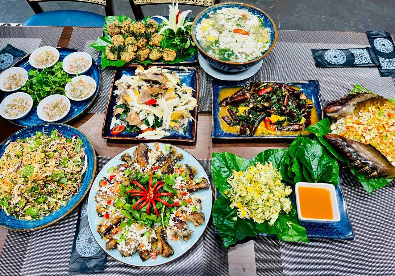 Các món ngon chế biến từ sam biển tại nhà hàng La Bàn