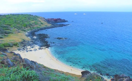 Bãi Nhỏ Phú Quý – Bãi biển hình lưỡi liềm đẹp quên lối về