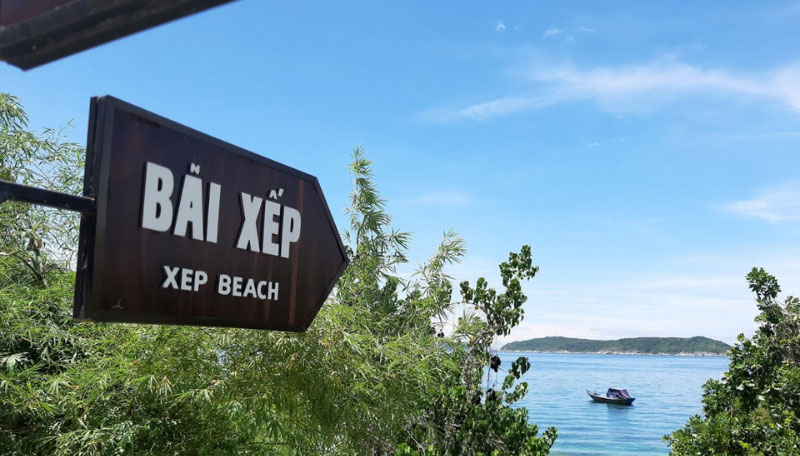 Bãi Xếp Cù Lao Chàm Đường đi tới Bãi Xếp đơn giản, rất dễ di chuyển, du khách có thể lựa chọn đi xe máy hoặc đi bộ rất thuận tiện để ngắm cảnh