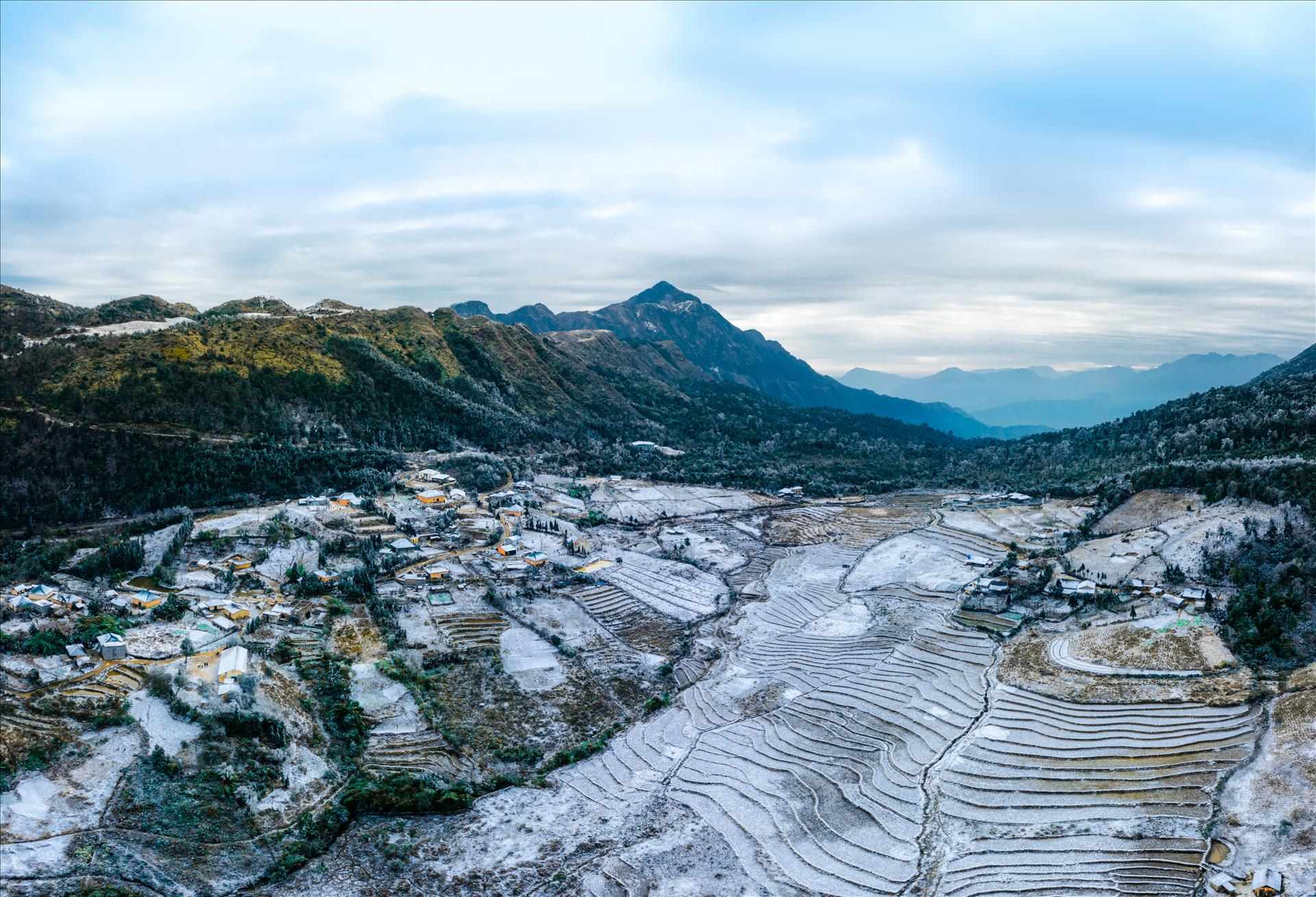 Băng tuyết ở đèo Ô Quy Hồ