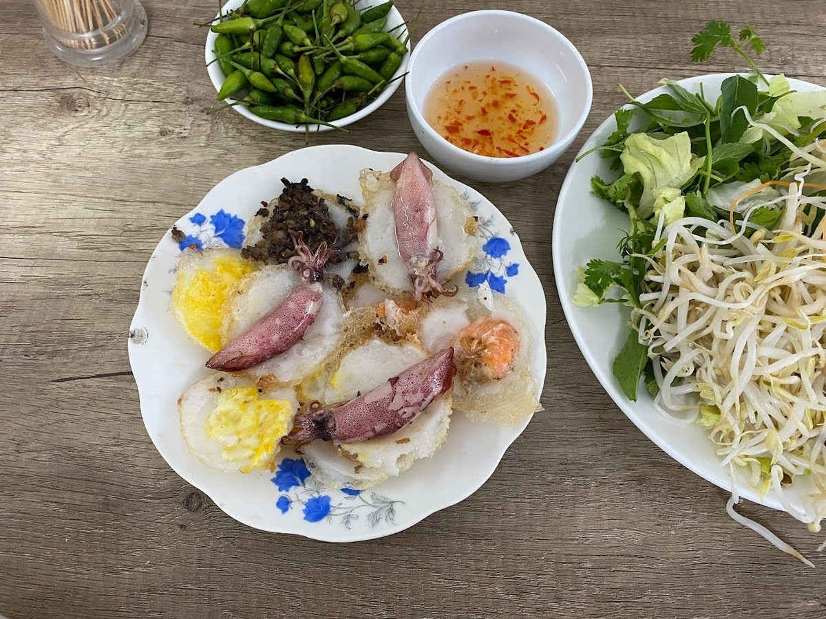 bánh căn Quy Nhơn Ai đến quán bánh căn ngon Quy Nhơn Cô Hai cũng phải ăn no mới ra về