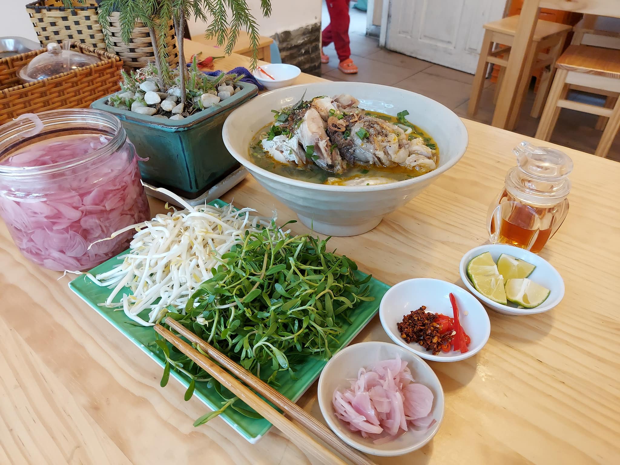 Bánh canh cá lóc An với phần nước dùng đậm đà