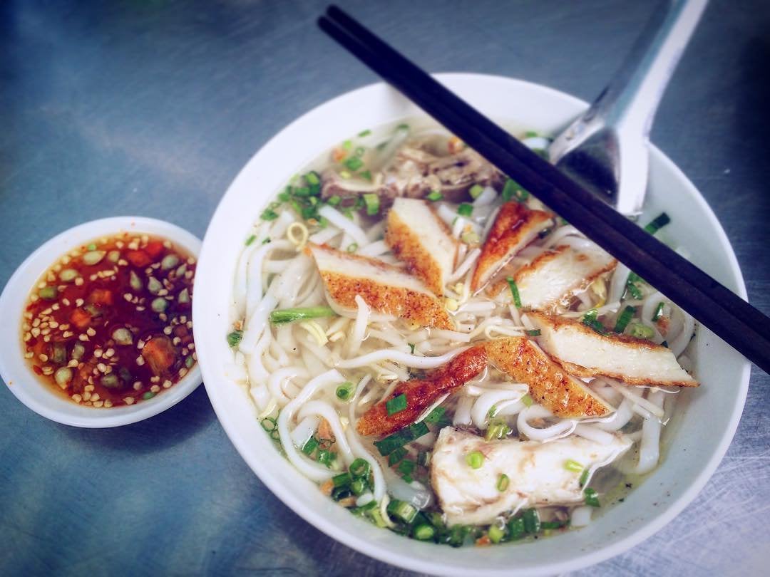 Một tô bánh canh là đủ chất dinh dưỡng cho du khách bắt đầu một ngày khám phá Quy Nhơn