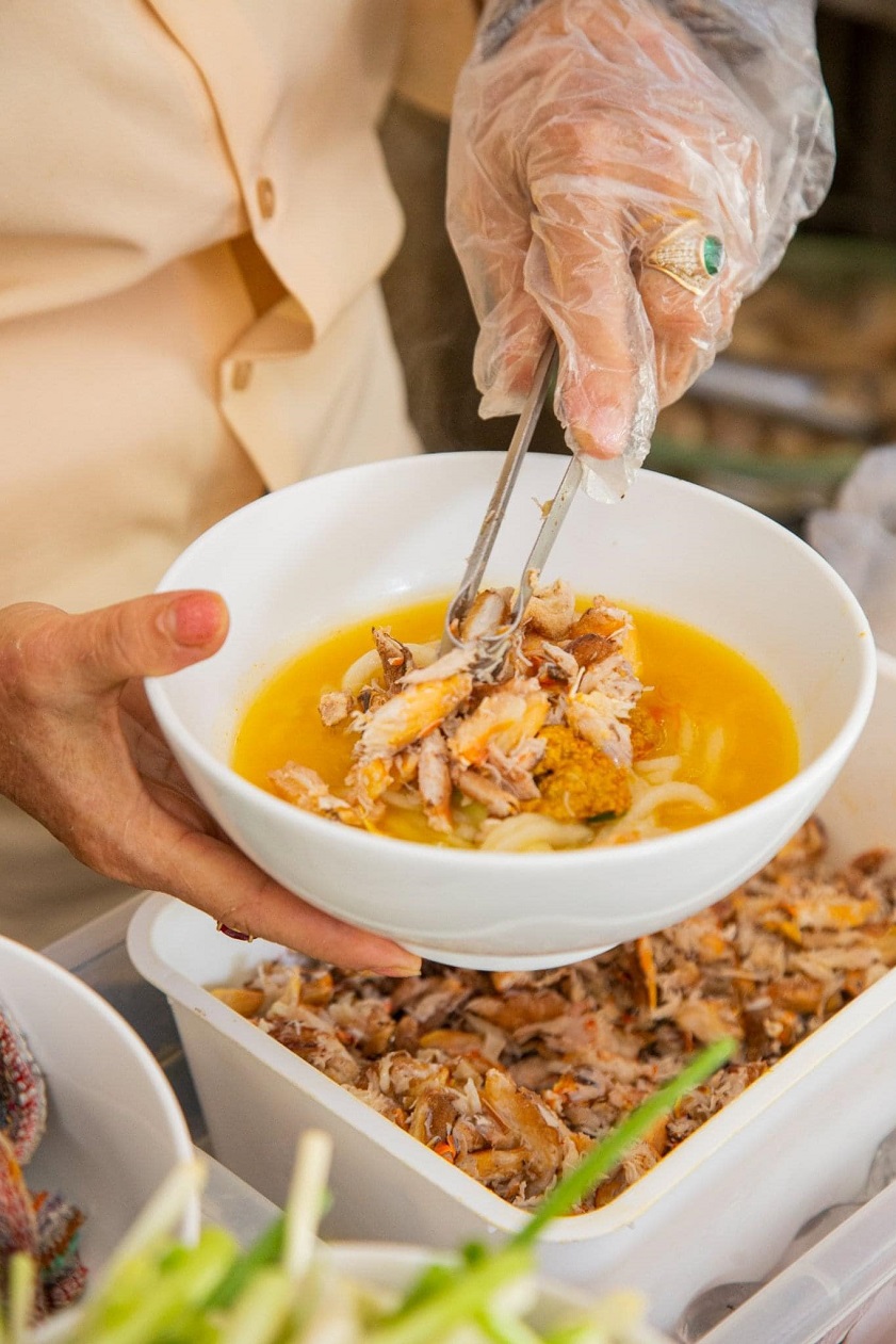 Bánh canh cua rời Mệ Nga với phần thịt cua tươi ngon, hấp dẫn 