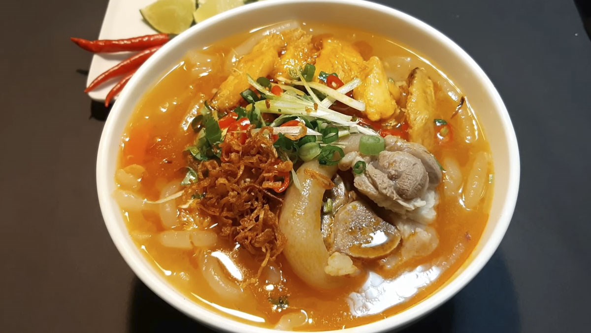 Bánh canh Đà Lạt Bánh canh chả giò thơm ngon tại quán Xuân An