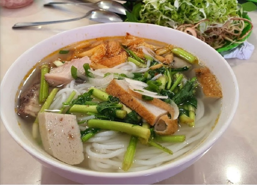 Bánh canh Cô Thể là một trải nghiệm ẩm thực độc đáo và đậm đà tại Quy Nhơn