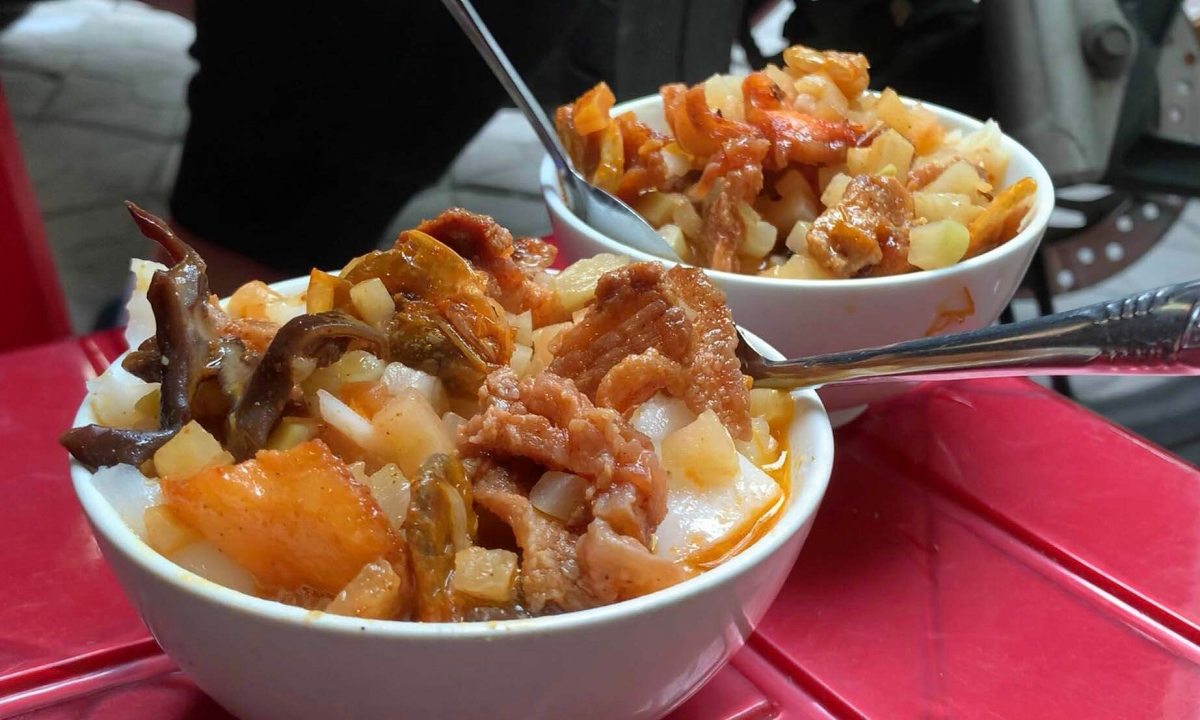 Bát bánh đúc có nhân tôm, thịt, mộc nhĩ ngon bá cháy