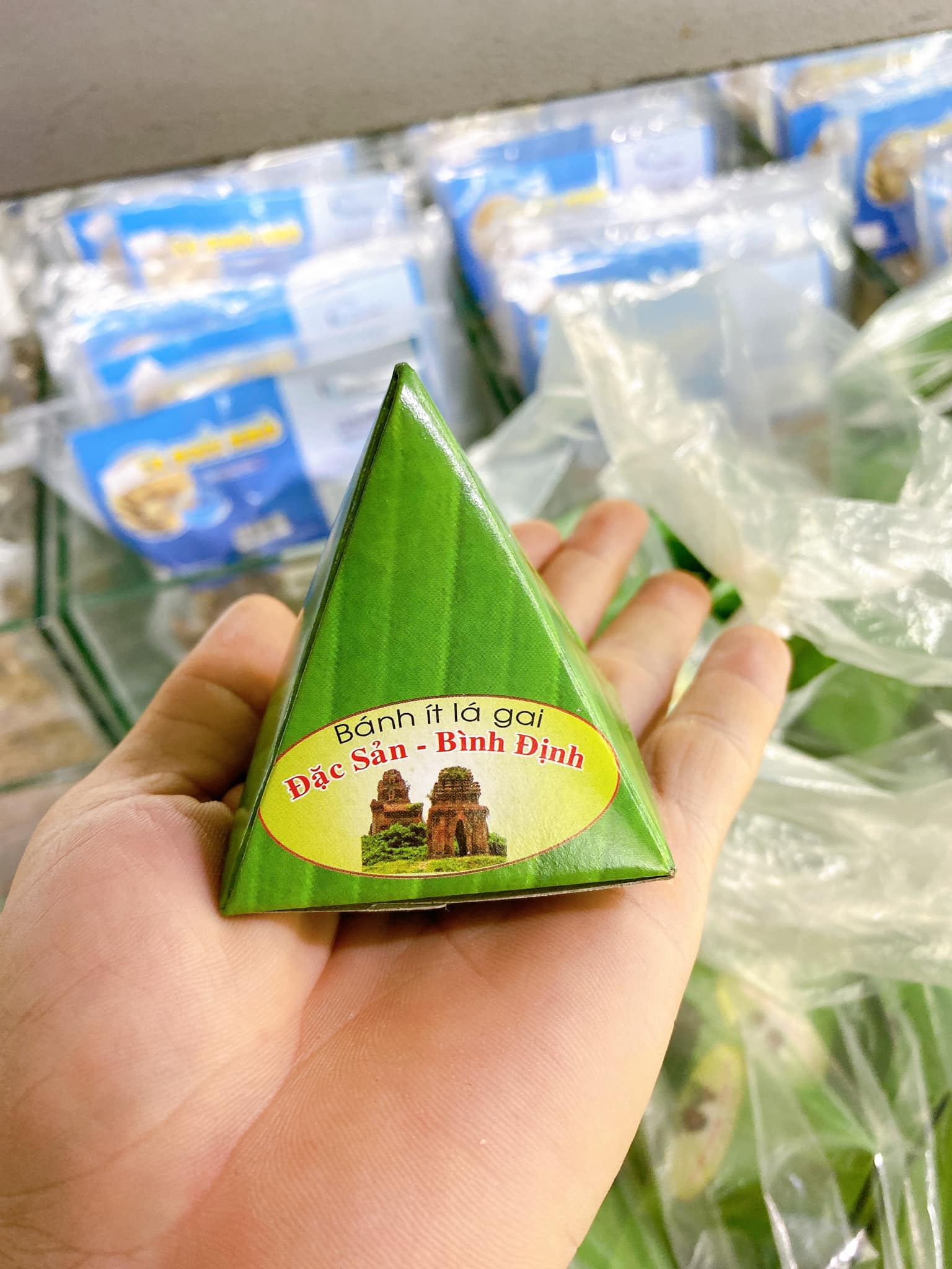 Chọn mua bánh ít lá gai ở cửa hàng uy tín để đảm bảo chất lượng