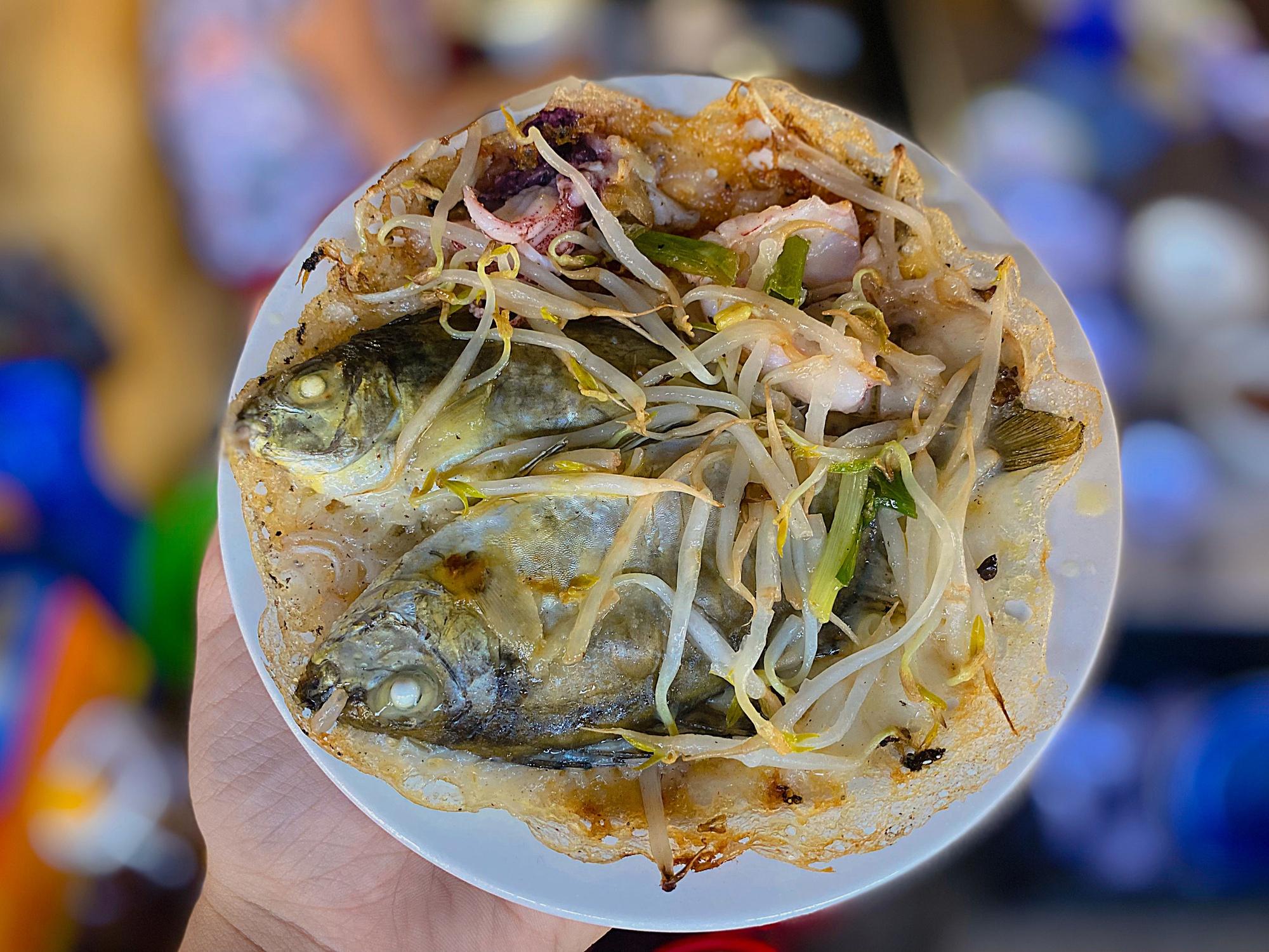Bánh khoái Huế Bánh khoái cá kình ở Huế là món ăn độc lạ nhưng thơm ngon vô cùng