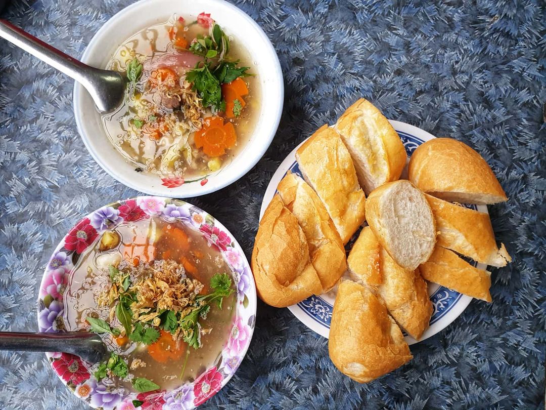 Cách làm bánh mì chấm Quy Nhơn khá độc đáo