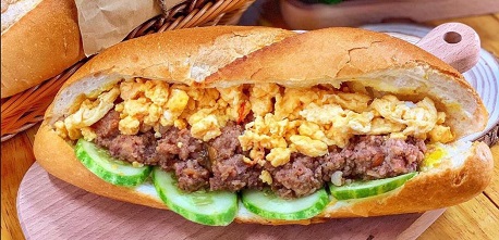 Bánh mì dân tổ Hà Nội: món ngon đậm chất phố cổ gây thương nhớ cho thực khách