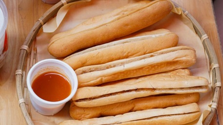 Dắt túi 11 địa chỉ thưởng thức bánh mì que Hải Phòng cay ngon đúng điệu