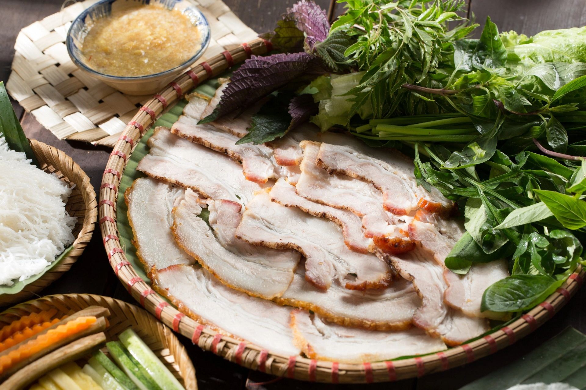 Bánh tráng cuốn thịt heo Hà Nội