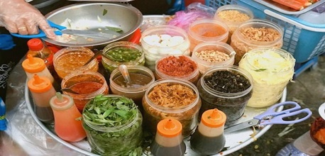 15 địa chỉ bánh tráng trộn Sài Gòn ngon được giới trẻ săn lùng nhiều nhất