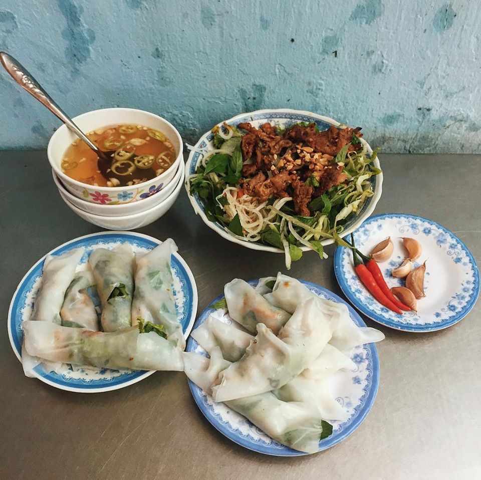 bánh ướt thịt nướng Huế Cách làm bánh ướt cuốn thịt nướng Huế đặc biệt, mang đến hương vị khác biệt
