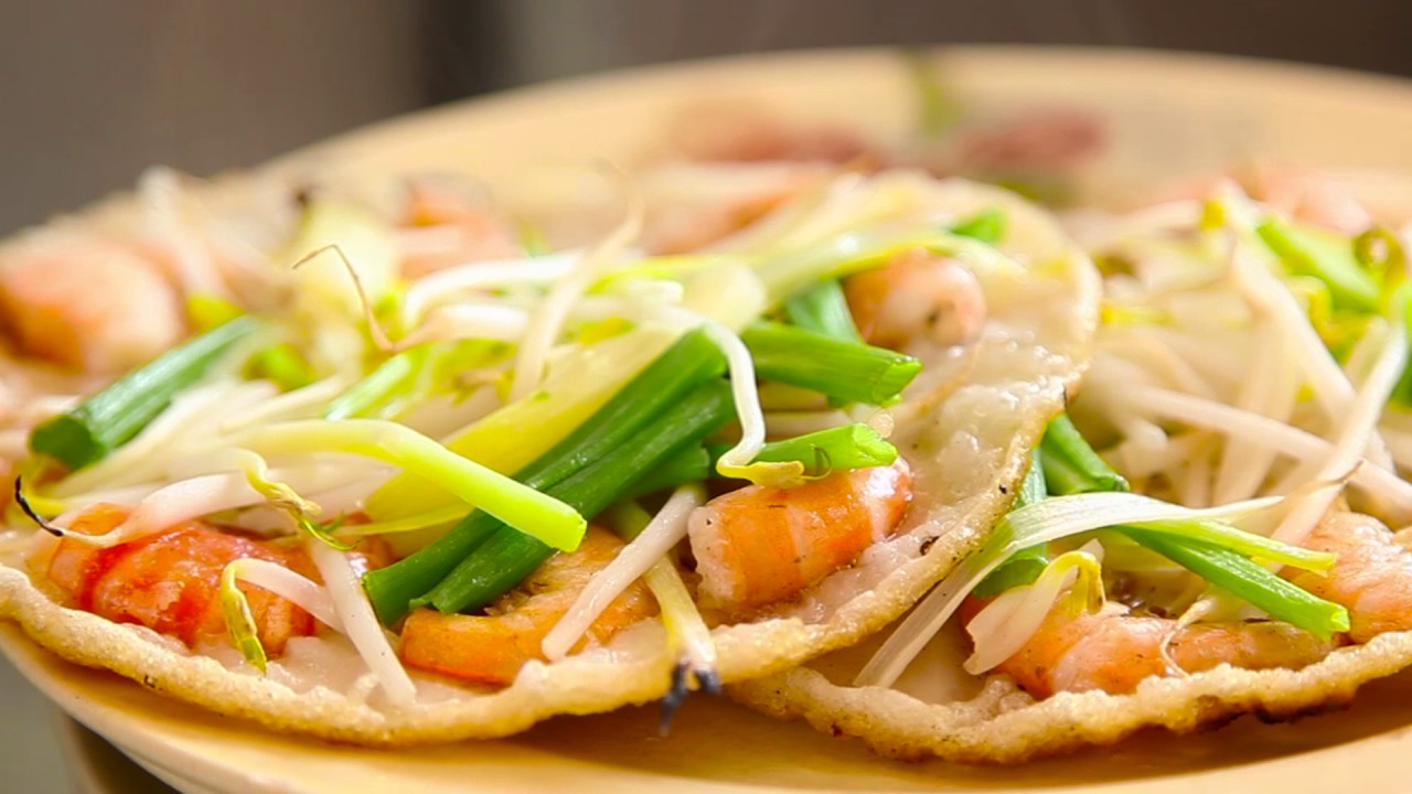bánh xèo Phú Yên Nhân bánh xèo là những con tôm tươi rói