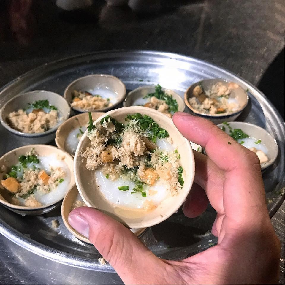 bánh xèo Phú Yên Bánh xèo chén Tháp Nhạn luôn nhận được những lời khen có cánh từ thực khách