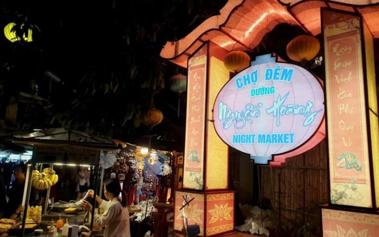 Bánh xoài Hội An Khung cảnh nhộn nhịp của chợ đêm Nguyễn Hoàng