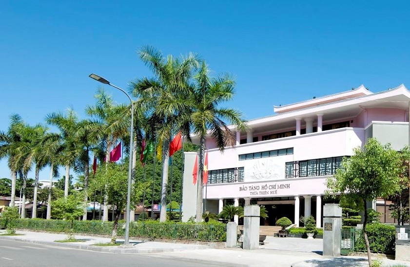 Bảo tàng Hồ Chí Minh Huế Bảo tàng Hồ Chí Minh Thừa Thiên Huế ban đầu có tên là Bảo tàng Hồ Chí Minh Bình Trị Thiên