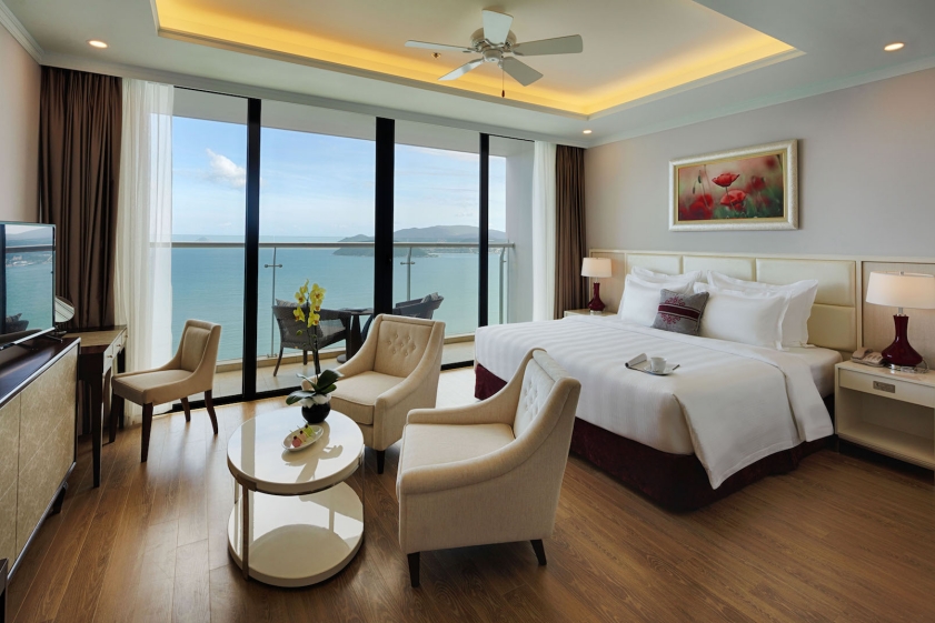 Phòng nghỉ sang trọng với view biển tuyệt đẹp tại Vinpearl Beachfront Nha Trang