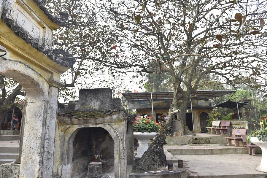 Đền Độc Cước Bên ngoài đền thần Độc Cước