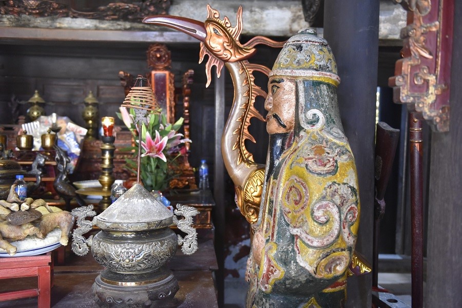 Đền Độc Cước Bên trong đền Độc Cước