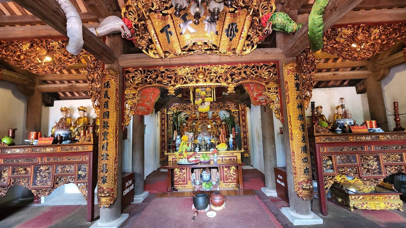 Đền thờ Mai An Tiêm Bên trong đền Mai An Tiêm