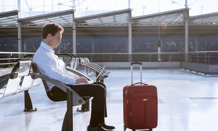 Thông báo với đối tác bị trễ chuyến bay để sắp xếp lịch hẹn mới