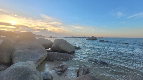 Đến biển Kỳ Xuân ngắm cảnh núi non hòa với biển trời