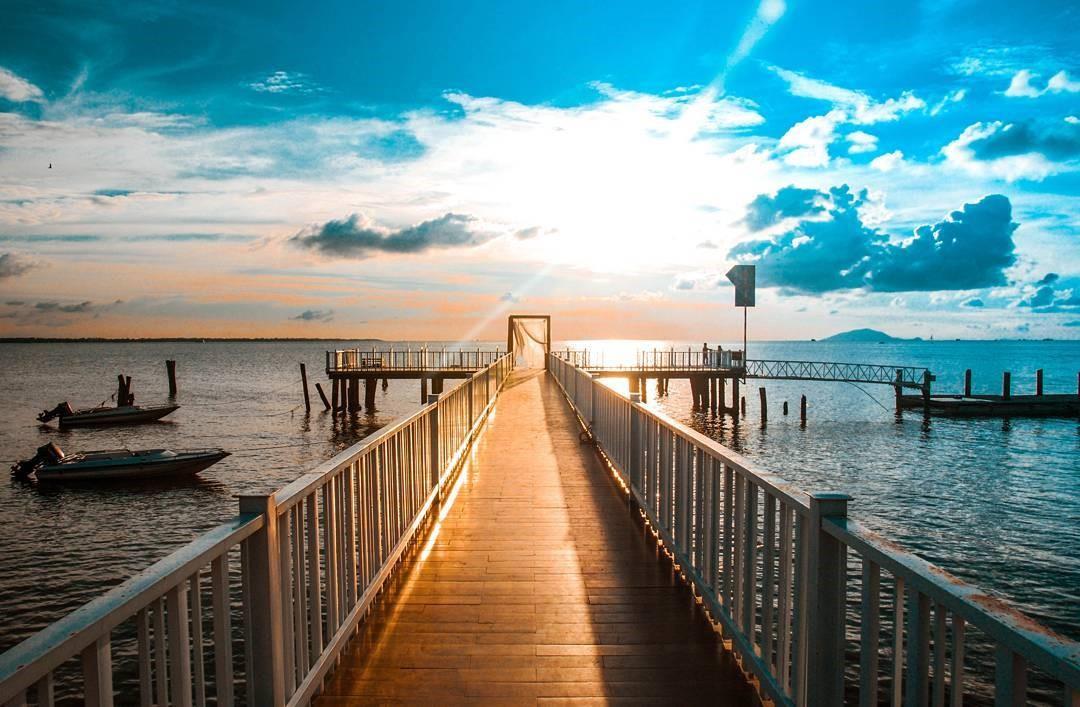 Đừng quên check in cùng bình minh và hoàng hôn trên biển tuyệt đẹp