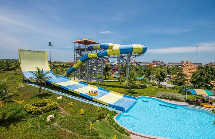 Biển Vinh Thanh Giải nhiệt mùa hè tại công viên nước Vinwonders