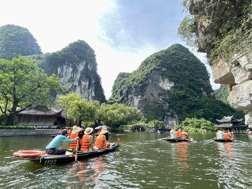 boat tour in Trang An