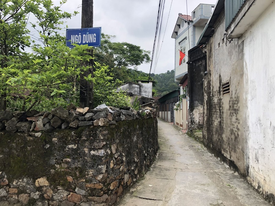 Bức tường đá cổ