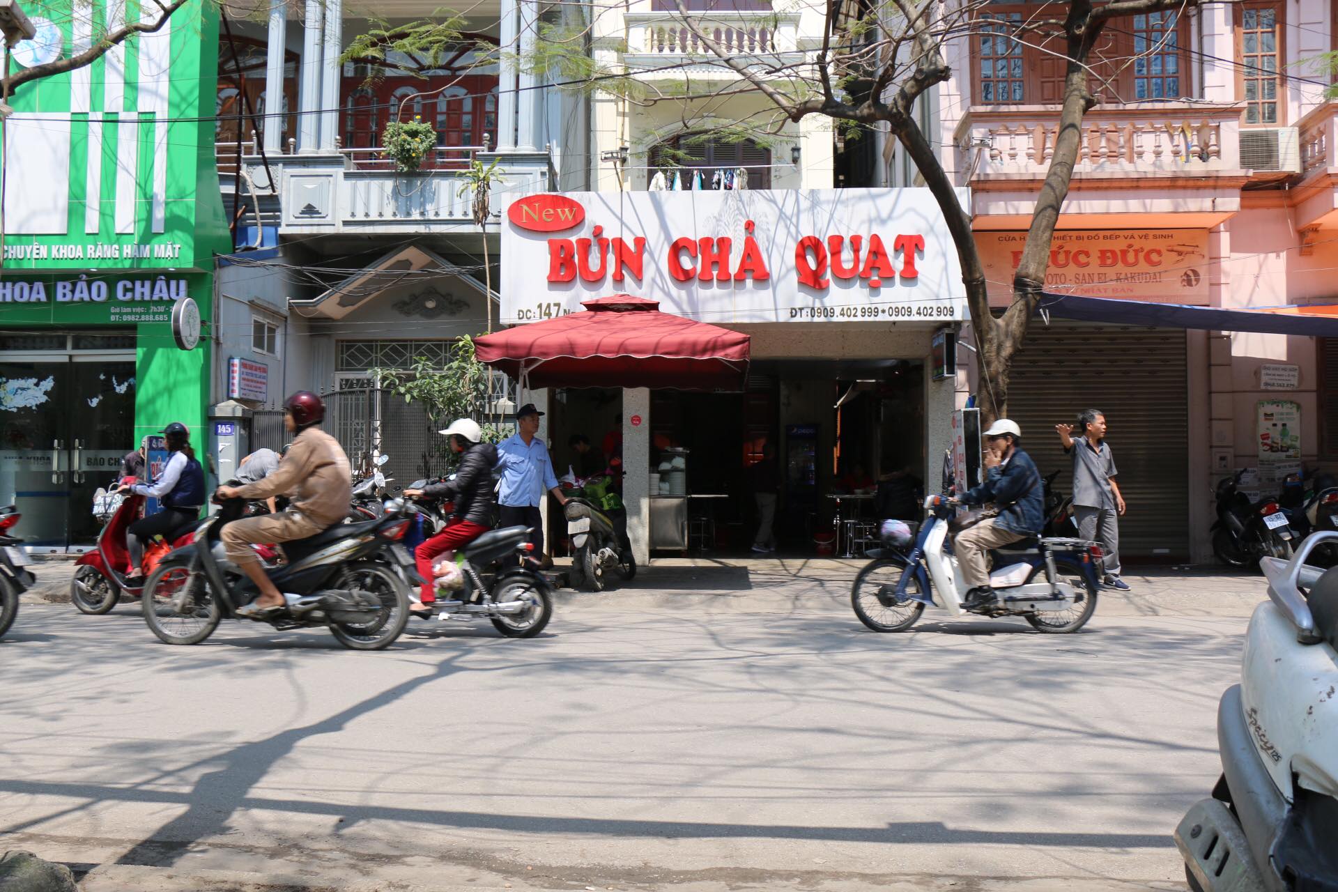 bún chả Hải Phòng Không gian quán bún chả quạt 147 Nguyễn Bình