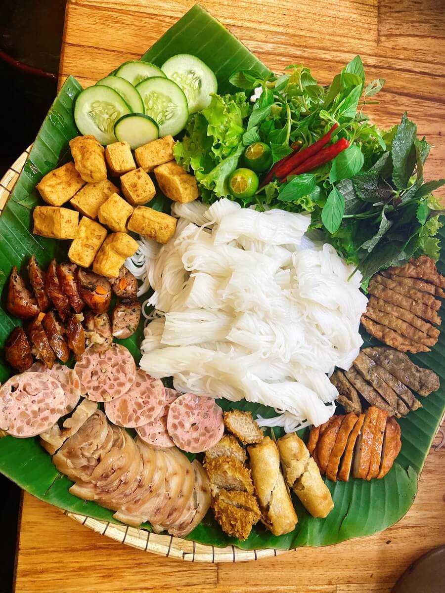 Bún đậu mắm tôm Huế Bún đậu Lisa Homemade luôn nóng hổi khi mang ra phục vụ