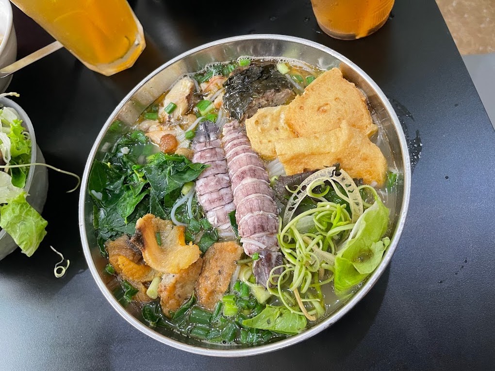 Quán Bún Tứ - Địa chỉ ăn bún hải sản Hạ Long ngon hết nấc