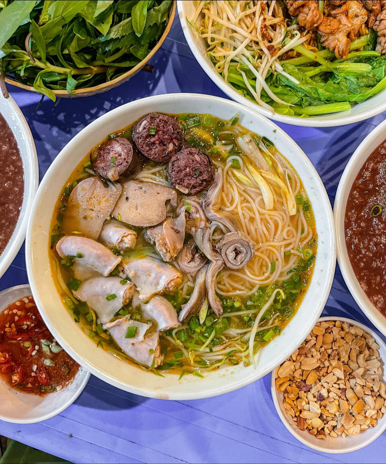 Bún lòng Hà Nội Bún lòng Hà Nội gây ấn tượng bởi hương vị lạ miệng