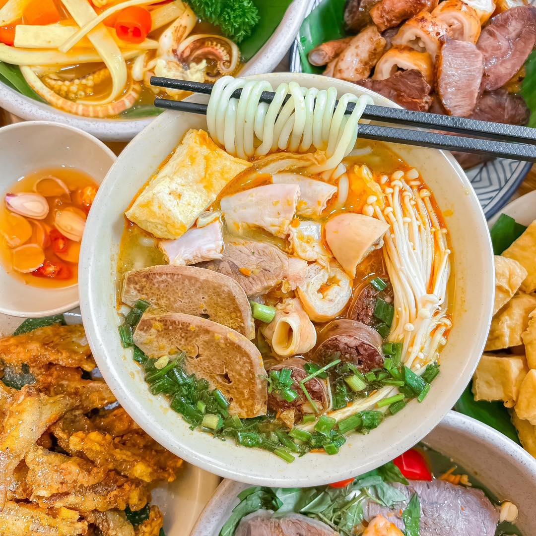 Bún lòng Hà Nội Bún lòng tại Quán 20 có nhiều topping độc đáo