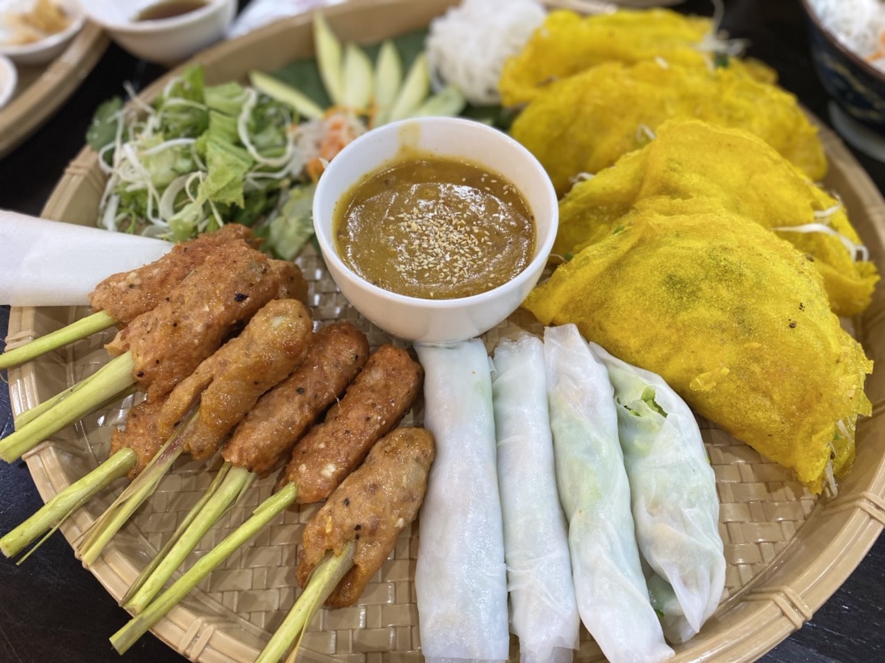 bún mắm nêm Huế Hue Cuisine & Cafe chuyên phục vụ các món đặc sản dân dã của Huế