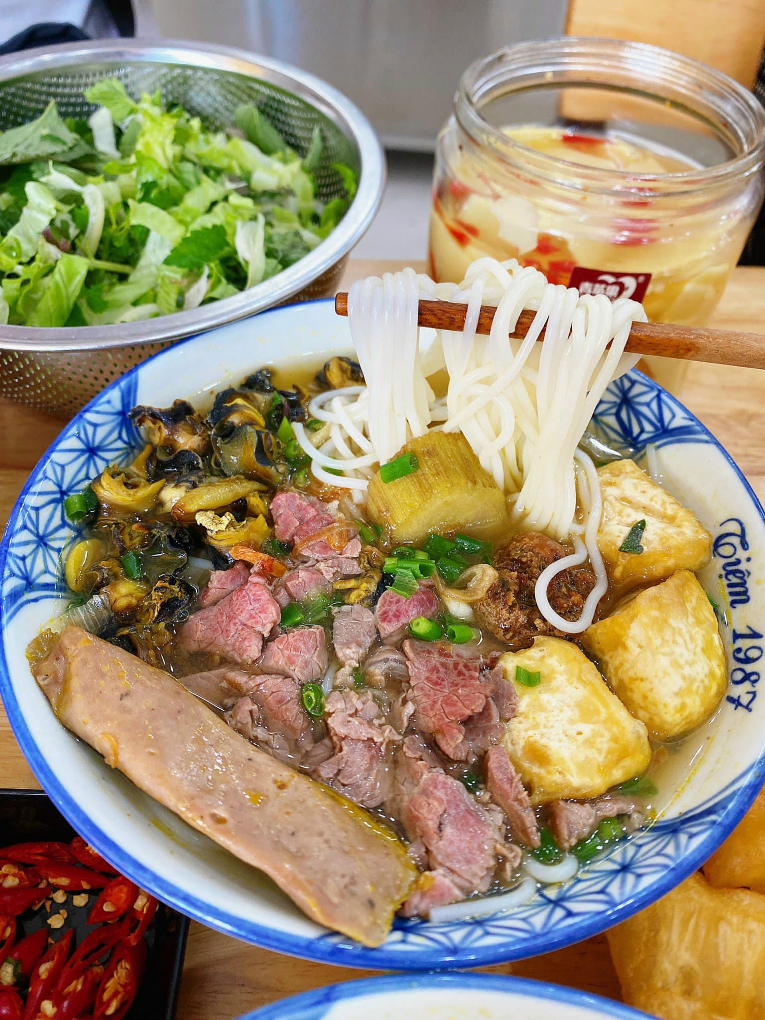 Bún ốc Hải Phòng Tiệm 1987 là quán ruột của nhiều thực khách