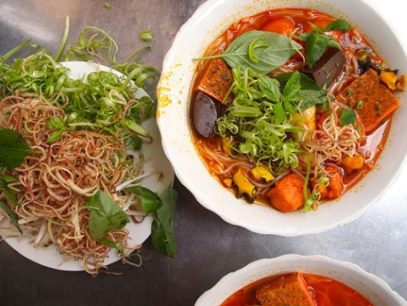 20 quán bún riêu Sài Gòn thơm ngon, bắt mắt, ngập topping
