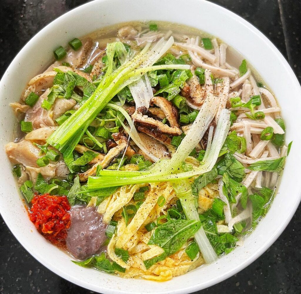 Phần bún thang Sài Gòn ở quán Thanh